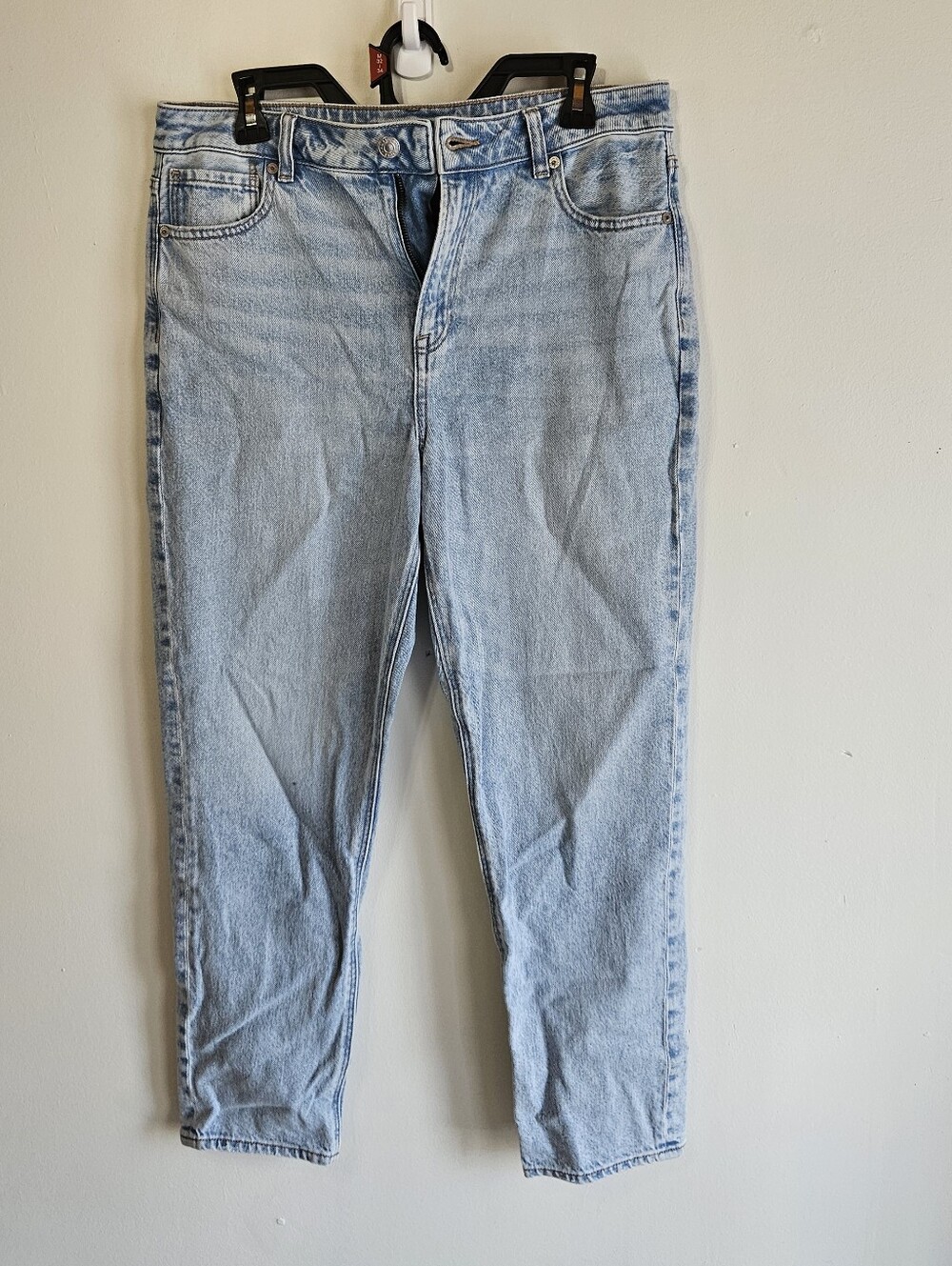 American Eagle Strigid Light Wash High Waisted Mom Jeans Denim Pants Size 10
